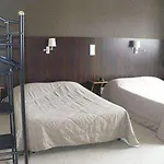 Hotel De La Vendee 2*