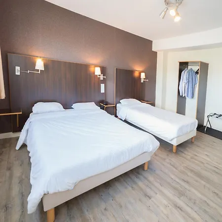 Отель De La Vendee 2*