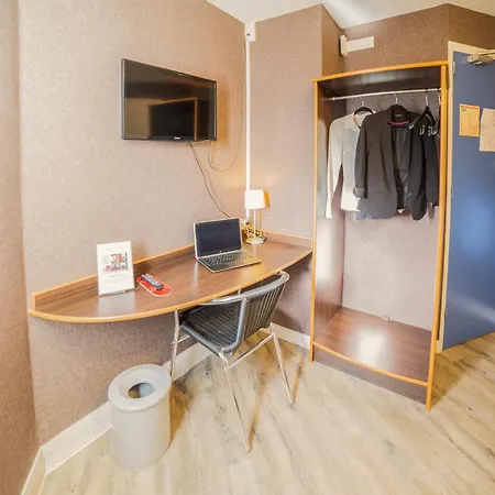 Hotel De La Vendée 2*