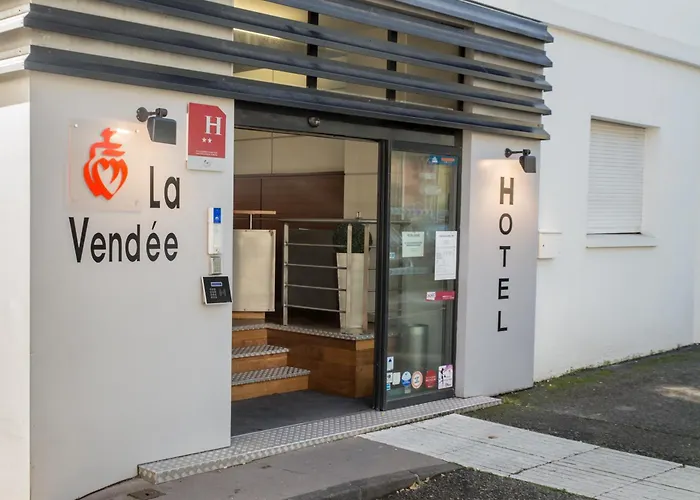 Hotel De La Vendée 2*