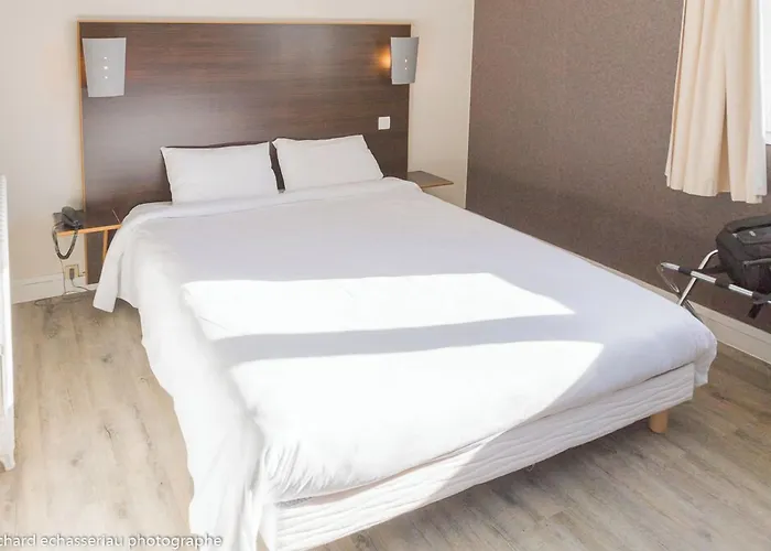 Hotel De La Vendée 2*